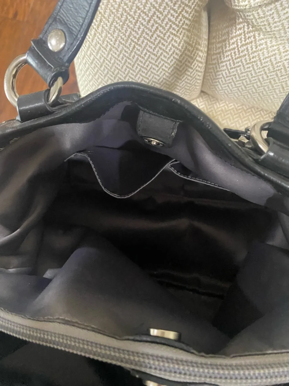 Coach Black and Cream Signature Logo Shoulder Bag with Detachable Strap - Picture 7 of 12